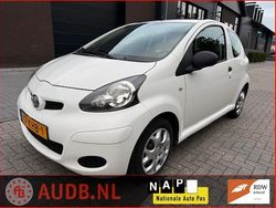 Wit Gebruikt 2009 Toyota Aygo Hatchback | € 1.295 (Goede deal)