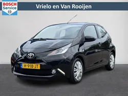 Zwart Gebruikt 2016 Toyota Aygo X-wave Hatchback | € 12.950 (Eerlijke prijs)