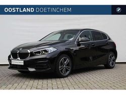 Zwart Gebruikt 2023 BMW 118 Sport Line Hatchback | € 25.950 (Eerlijke prijs)