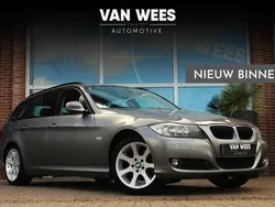 Grijs, metallic lak Gebruikt 2011 BMW 318 Comfort Edition Stationwagen | € 7.950 (Iets duurder)