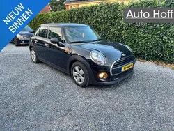 Zwart, metallic lak Gebruikt 2018 Mini One D Business Hatchback | € 11.945
