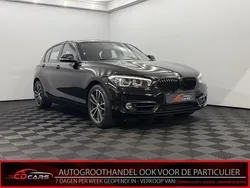 Zwart, metallic lak Gebruikt 2018 BMW 118 Executive Hatchback | € 17.950 (Goede deal)