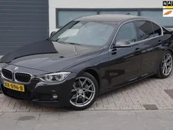 Zwart Gebruikt 2016 BMW 330 M Sport Sedan | € 18.950 (Eerlijke prijs)