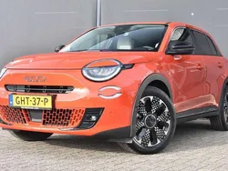 Oranje Gebruikt 2024 Fiat 600E La Prima SUV | € 26.900 (Eerlijke prijs)