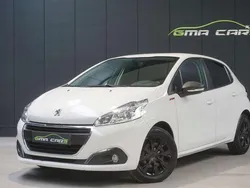 Wit Gebruikt 2016 Peugeot 208 Hatchback | € 7.999 (Eerlijke prijs)