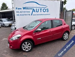 Rood, metallic lak Gebruikt 2012 Renault Clio IV Night&Day Hatchback | € 4.747 (Super prijs)