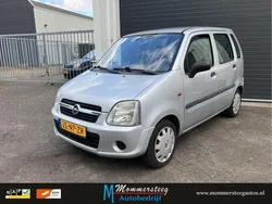 Grijs Gebruikt 2004 Opel Agila Essentia Hatchback | € 890 (Eerlijke prijs)