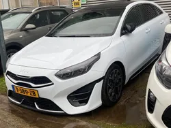 Wit Gebruikt 2023 Kia ProCeed GT-Line Hatchback | € 35.445 (Iets duurder)