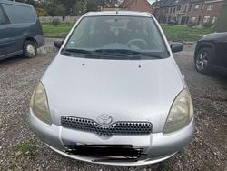 Grijs Gebruikt 1999 Toyota Yaris Sedan | € 750 (Super prijs)