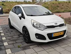 Wit Gebruikt 2012 Kia Rio Plus MPV | € 6.000 (Eerlijke prijs)