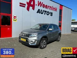 Grijs, metallic lak Gebruikt 2021 Suzuki Vitara SUV | € 23.450 (Eerlijke prijs)