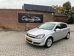 Grijs Gebruikt 2004 Opel Astra Cosmo Hatchback | € 1.749 (Eerlijke prijs)