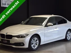 Wit Gebruikt 2018 BMW 318 Comfort Edition Sedan | € 18.950 (Eerlijke prijs)