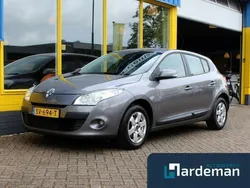 Grijs, metallic lak Gebruikt 2011 Renault Mégane III Authentique Hatchback | € 5.900 (Eerlijke prijs)