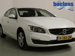Wit, metallic lak Gebruikt 2018 Volvo S60 Sedan | € 14.987 (Eerlijke prijs)