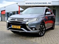 Grijs, metallic lak Gebruikt 2015 Mitsubishi Outlander P-HEV Edition SUV | € 14.950 (Eerlijke prijs)