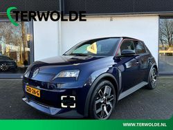 Bleu nocturne / noir etoilé (donker blauw) Gebruikt 2024 Renault R5 Komfort Hatchback | € 30.945 (Eerlijke prijs)