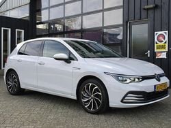 Wit Gebruikt 2020 VW Golf VII Highline Hatchback | € 17.589 (Eerlijke prijs)