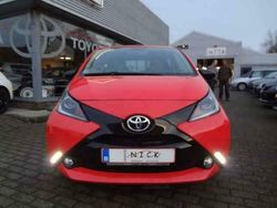Oranje Gebruikt 2014 Toyota Aygo X-play Hatchback | € 6.950 (Eerlijke prijs)