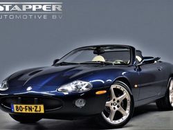 Blauw, metallic lak Gebruikt 2000 Jaguar XKR Cabriolet | € 23.995 (Eerlijke prijs)