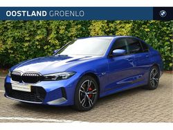 Portimao blau (blauw metallic) Gebruikt 2024 BMW 320e Shadowline Sedan | € 41.900 (Goede deal)