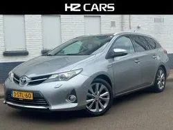 Grijs, metallic lak Gebruikt 2013 Toyota Auris Touring Sports Stationwagen | € 9.945 (Eerlijke prijs)