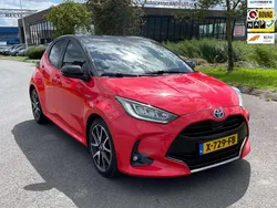 Rood Gebruikt 2021 Toyota Yaris Hybrid Edition Hatchback | € 19.950 (Eerlijke prijs)