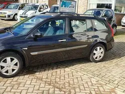 Zwart Gebruikt 2004 Renault Mégane GrandTour Stationwagen | € 1.750 (Eerlijke prijs)