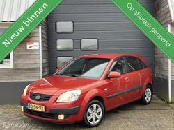 Rood Gebruikt 2006 Kia Rio Hatchback | € 1.599 (Eerlijke prijs)
