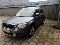 Grijs Gebruikt 2013 Skoda Yeti Elegance SUV | € 3.950