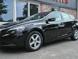 Zwart Gebruikt 2016 Volvo V40 Stationwagen | € 13.950 (Goede deal)