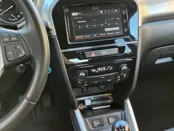 Zwart Gebruikt 2016 Suzuki Vitara Exclusive SUV | € 14.700 (Eerlijke prijs)