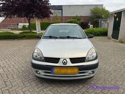 Gebruikt 2002 Renault Clio II Dynamique Sedan | € 700 (Super prijs)
