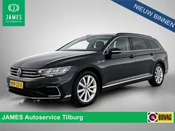 Grijs Gebruikt 2022 VW Passat Highline Stationwagen | € 27.840 (Goede deal)