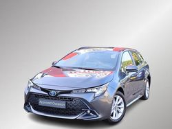 Grijs, metallic lak Gebruikt 2024 Toyota Corolla Active Stationwagen | € 28.399 (Eerlijke prijs)