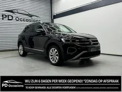 Zwart Gebruikt 2023 VW T-Roc Style SUV | € 28.950 (Eerlijke prijs)