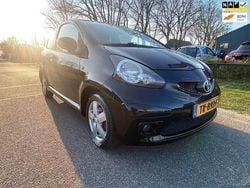 Zwart Gebruikt 2006 Toyota Aygo Hatchback | € 2.399 (Eerlijke prijs)