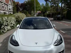 Gebruikt 2021 Tesla Model 3 Standard Range Plus Sedan | € 24.500 (Eerlijke prijs)