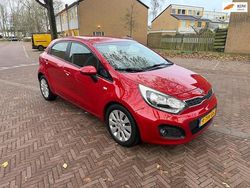 Rood Gebruikt 2013 Kia Rio Plus Hatchback | € 6.499 (Goede deal)
