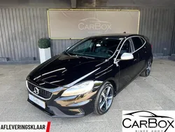 Zwart Gebruikt 2017 Volvo V40 R-Design Stationwagen | € 17.495 (Eerlijke prijs)