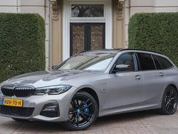 Grijs Gebruikt 2022 BMW 330 Executive Stationwagen | € 39.940 (Iets duurder)