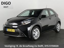 Zwart Gebruikt 2024 Toyota Aygo Play Hatchback | € 17.400 (Eerlijke prijs)