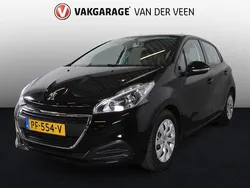 Zwart Gebruikt 2017 Peugeot 208 Active Hatchback | € 9.945 (Eerlijke prijs)
