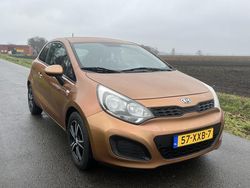 Oranje Gebruikt 2013 Kia Rio Comfort Hatchback | € 5.450 (Eerlijke prijs)