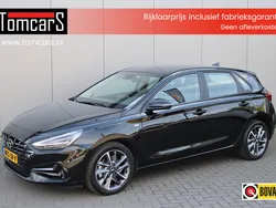 Zwart Gebruikt 2024 Hyundai i30 Comfort Hatchback | € 23.450 (Eerlijke prijs)