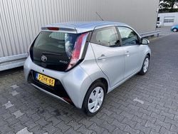 Grijs Gebruikt 2015 Toyota Aygo X-play Hatchback | € 6.950 (Goede deal)