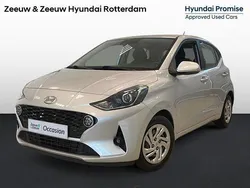 Sleek silver metallic (rys) Gebruikt 2020 Hyundai i10 Premium Hatchback | € 12.950 (Eerlijke prijs)
