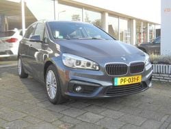 Grijs, metallic lak Gebruikt 2017 BMW 218 Executive Stationwagen | € 18.950 (Eerlijke prijs)