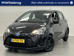 Zwart Gebruikt 2018 Toyota Yaris Hybrid Active Hatchback | € 16.425 (Eerlijke prijs)