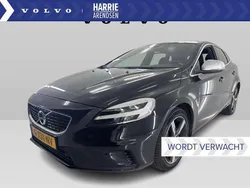 Zwart Gebruikt 2019 Volvo V40 Stationwagen | € 21.899 (Eerlijke prijs)